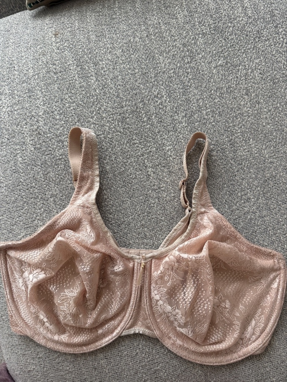 Wacoal Lace Underwire Bra in Dusty Pink